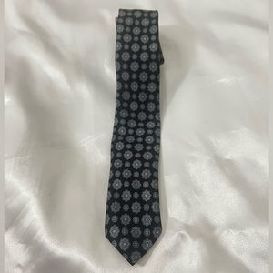 Tie color black